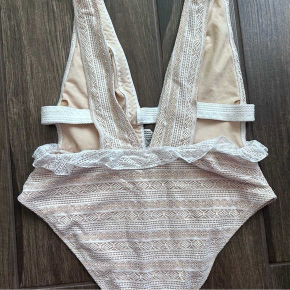 River Island Resort Peplum Plunge One Piece Swimsuit in White/Cream Sz 16 - Picture 9 of 10